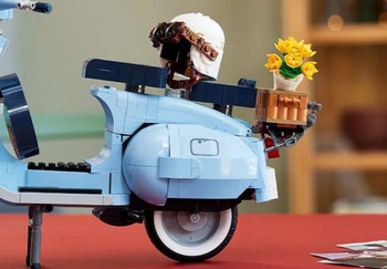 Vespa 125 Lego Icons Creator,